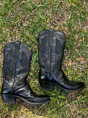 Lucchese women’s 8B cowboy boots